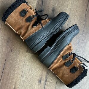 Sorel Wool Leather Snow Boots  !! Size 5